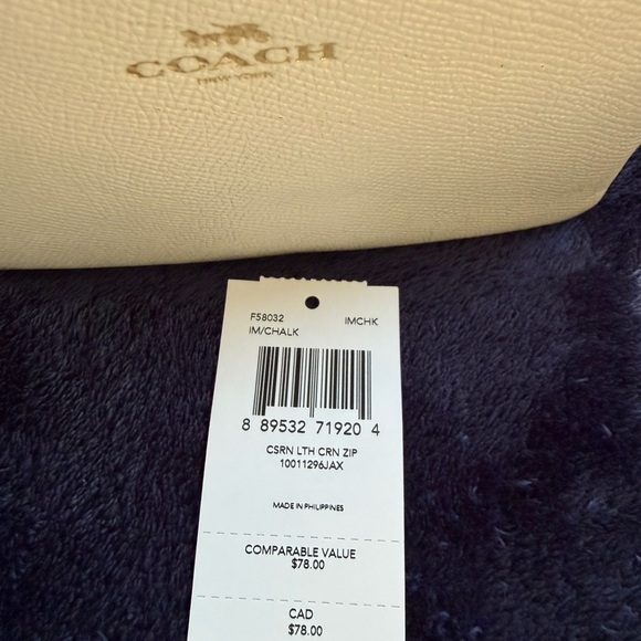 NWT Coach Ivory Textured Wristlet